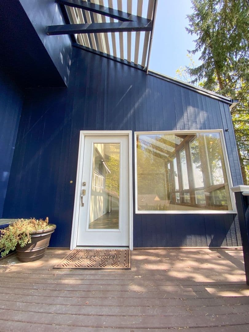 Mercer Island House: 7255 East Mercer Way