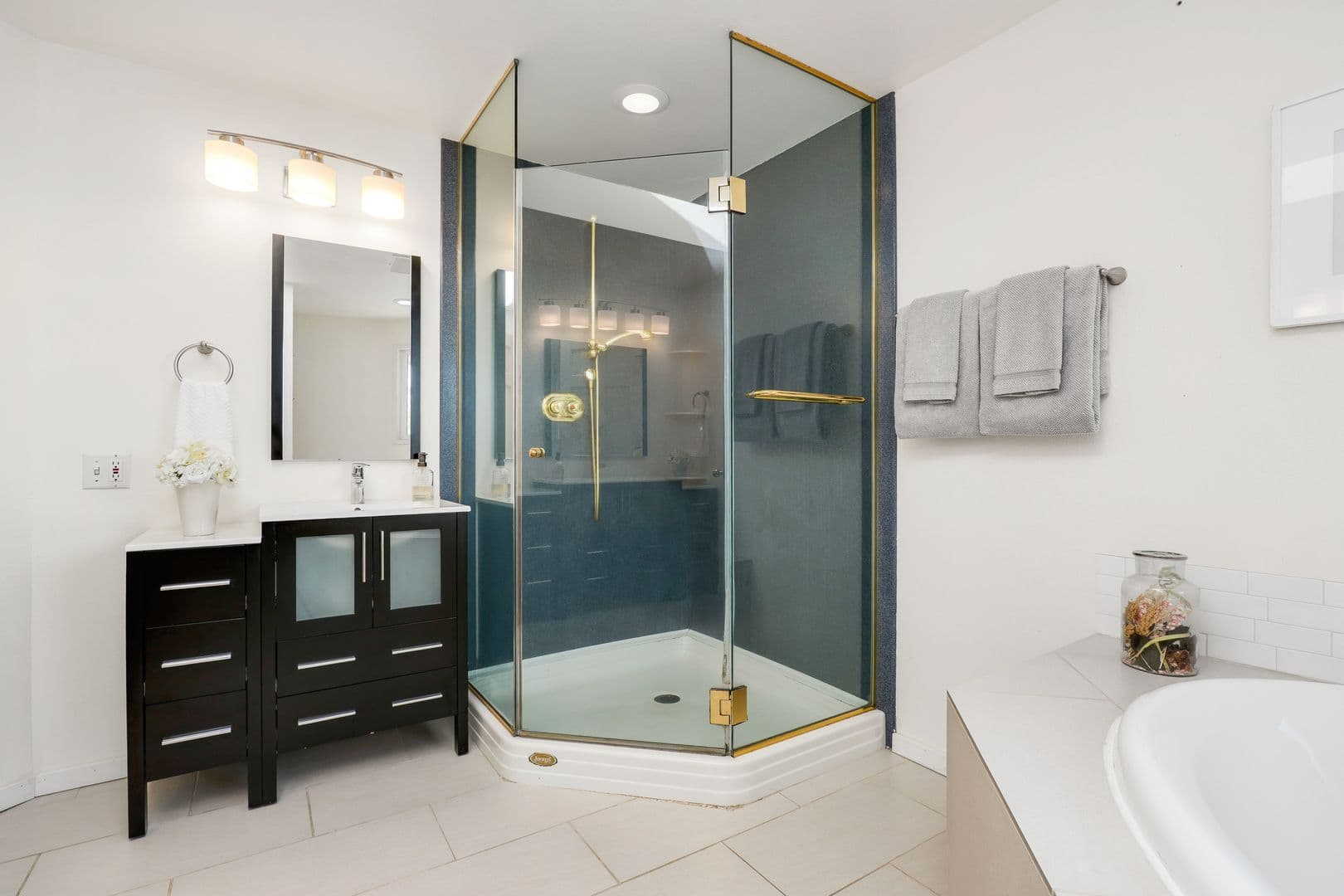 Clyde Hill House: 8808 NE 14th Street