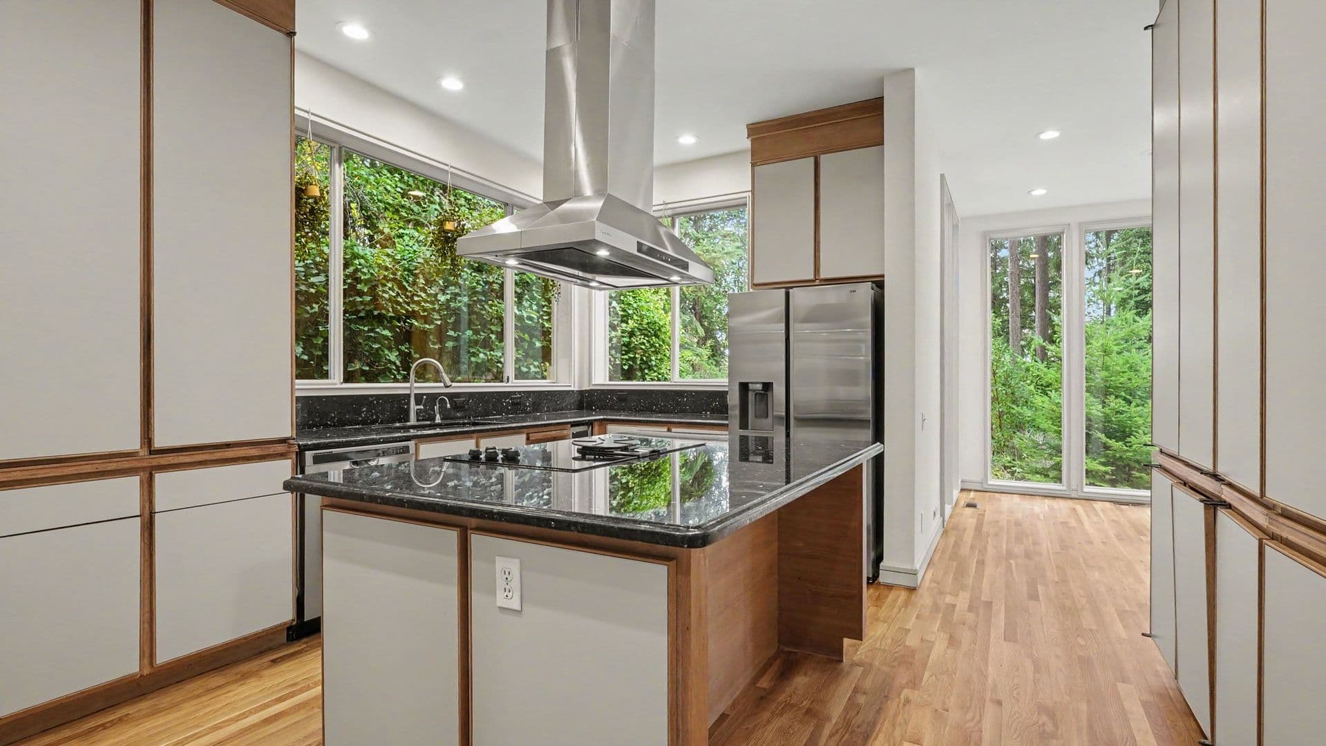 Bellevue House: 1121 W Lake Sammamish Pkwy SE