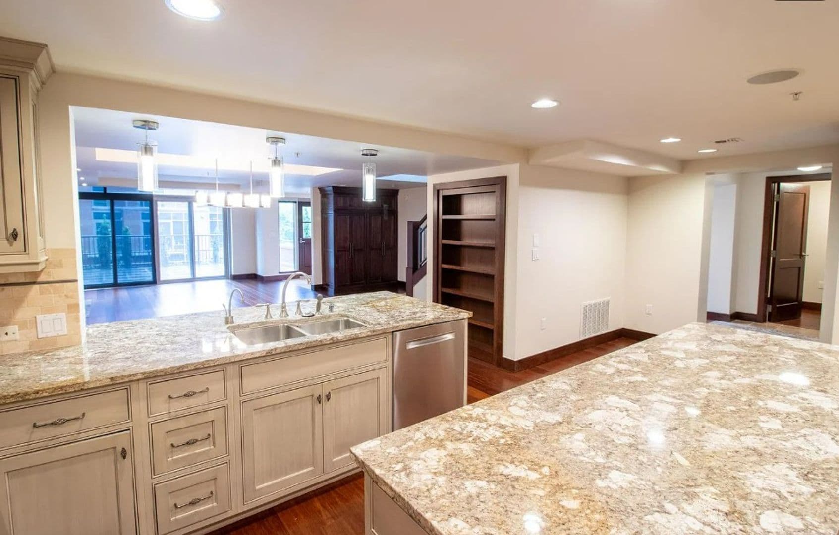 Bellevue Townhome: 10660 NE 9th Place