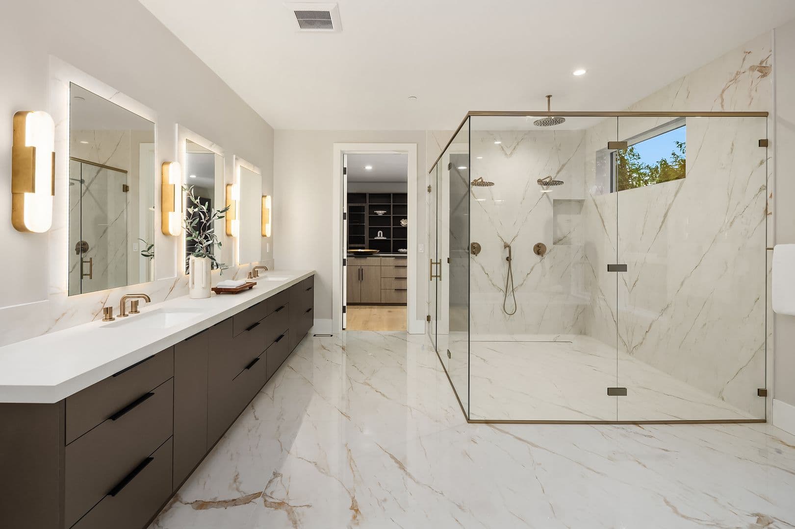Medina House: 2436 82nd Avenue NE