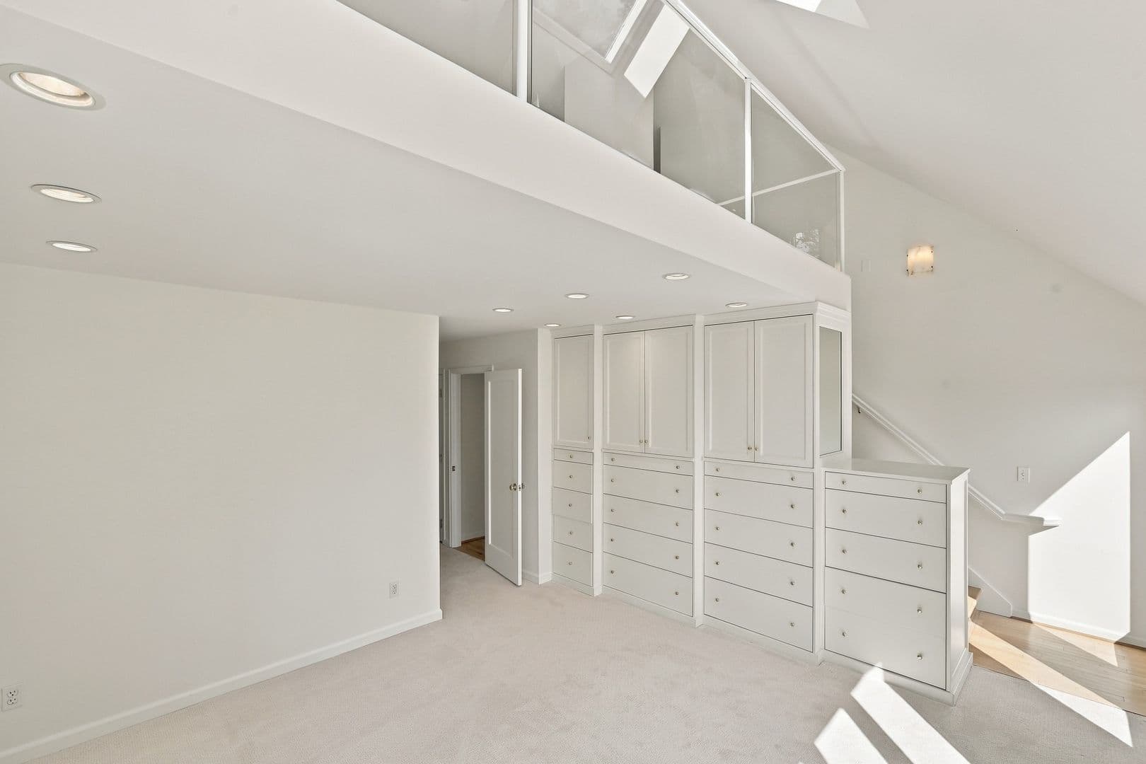 Mercer Island House: 8239 E Mercer Way
