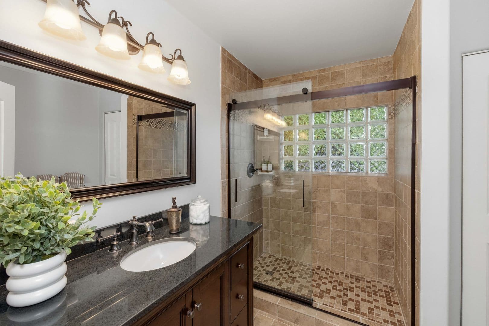 Bellevue House: 17714 SE 40th Place