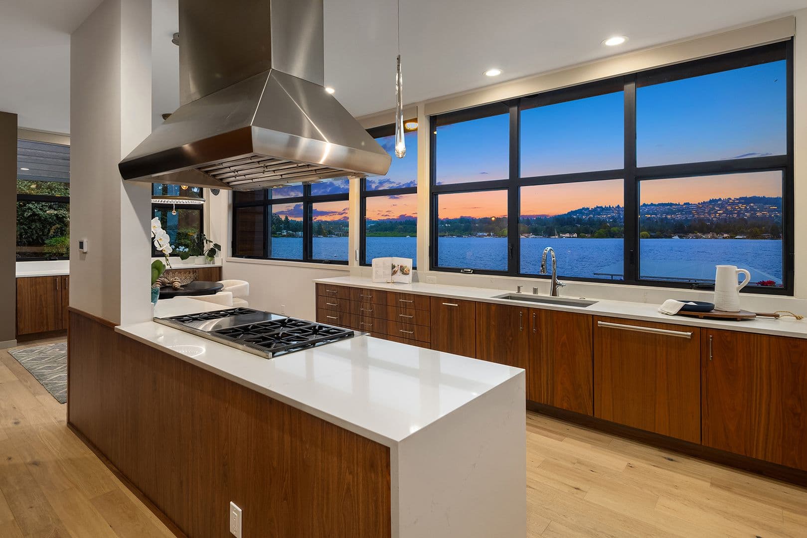 Mercer Island House: 3840 E Mercer Way
