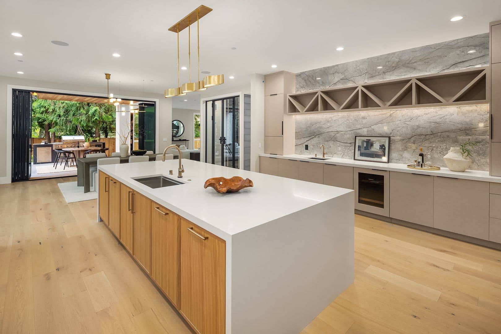 Medina House: 2436 82nd Avenue NE