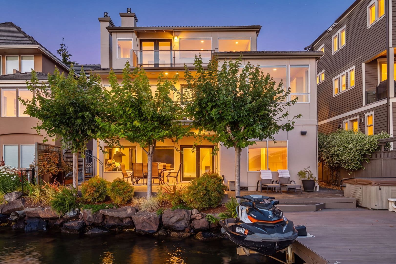 Renton House: 3711 Lake Washington Blvd N