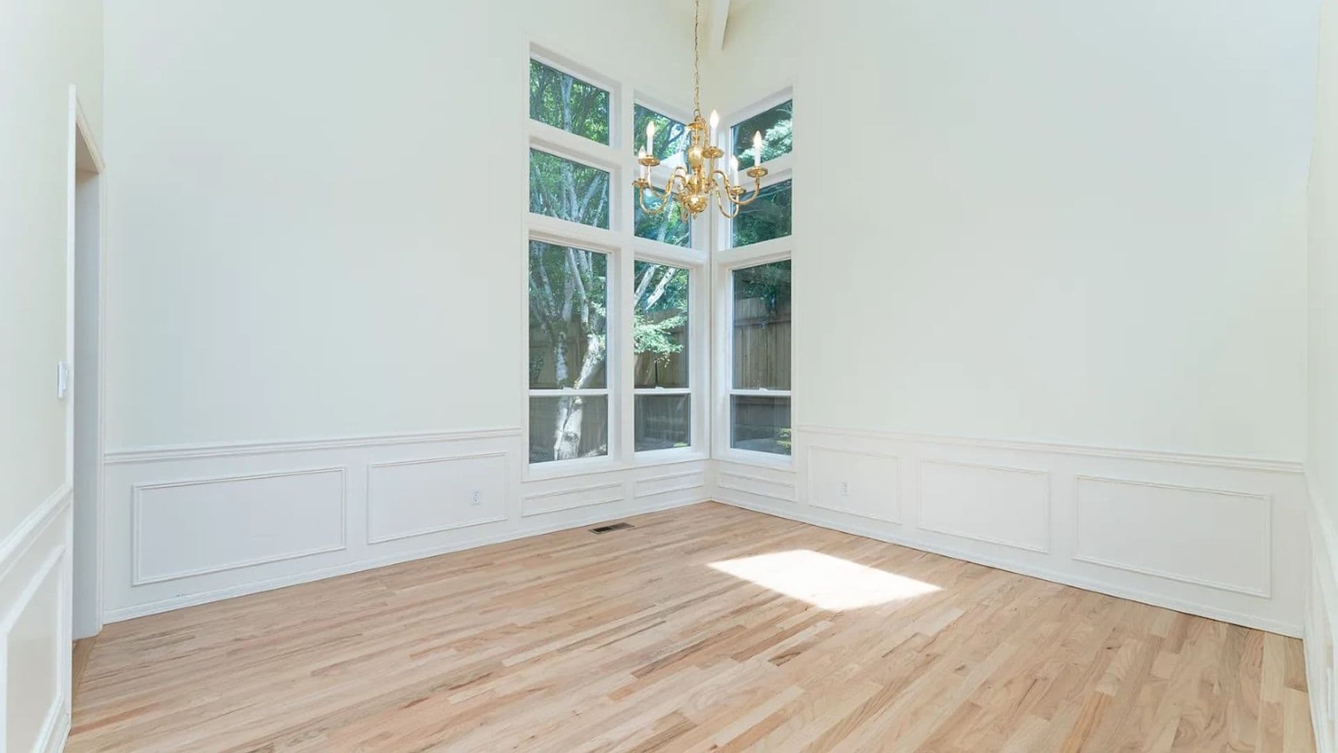 Bellevue House: 16410 SE 56th Place