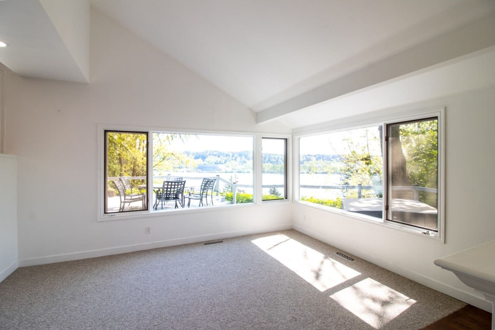 Mercer Island House: 7255 East Mercer Way