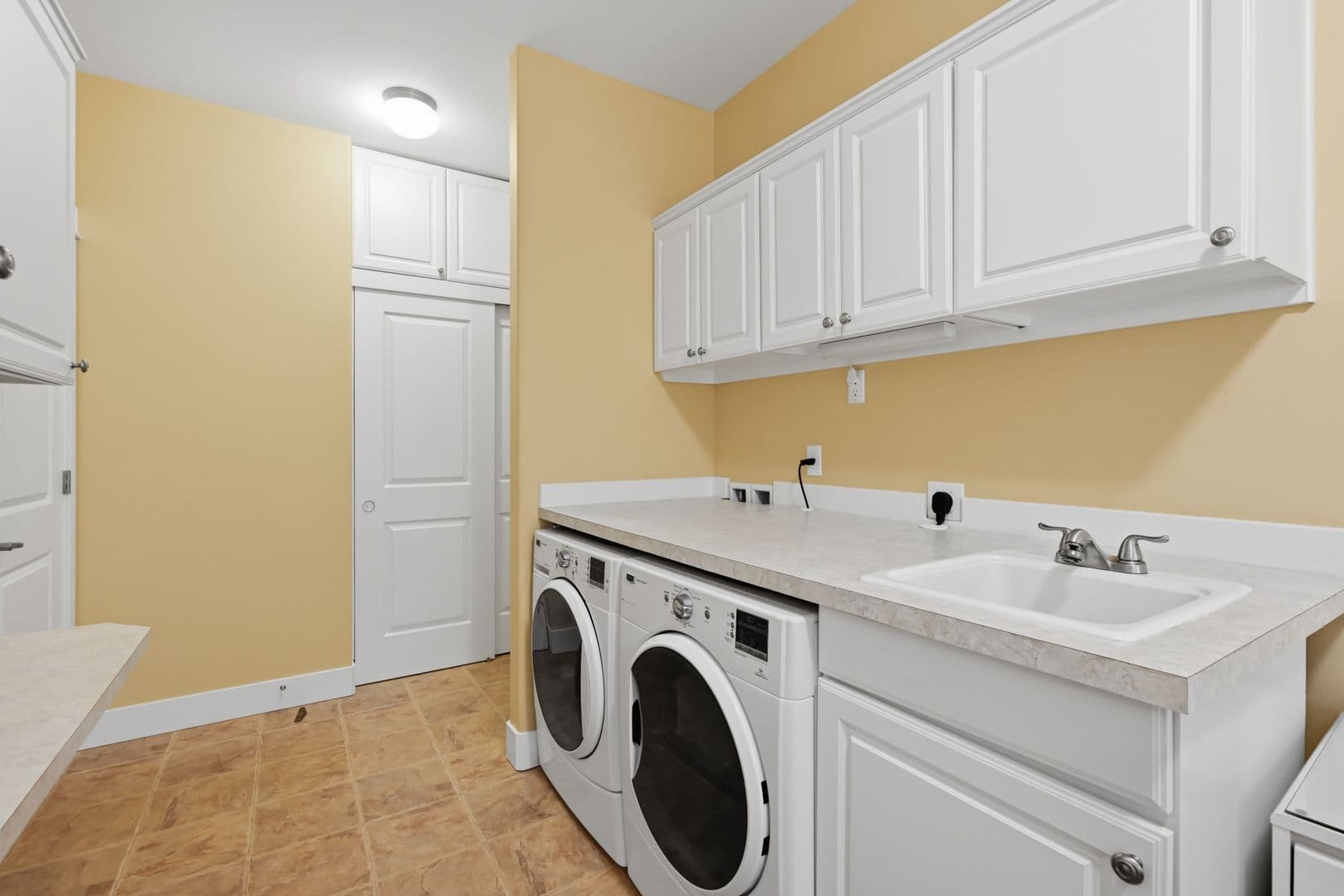 Snoqualmie House: 9329 Hebner Avenue SE