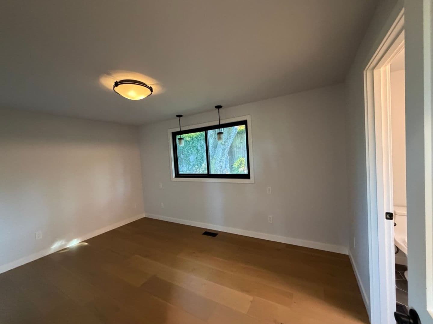 Kirkland House: 11721 NE 75th Place