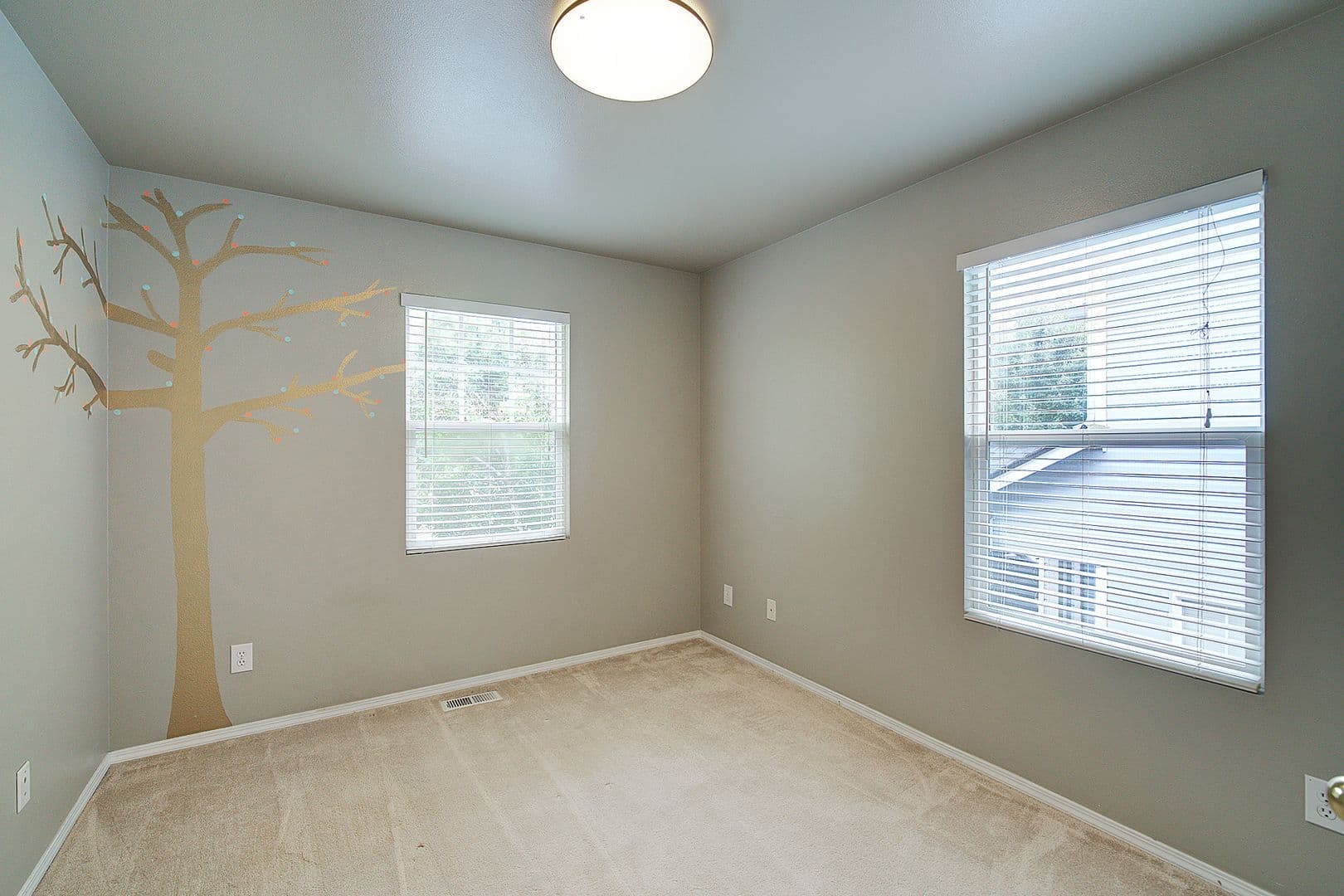 Everett House: 4919 148th Place SE