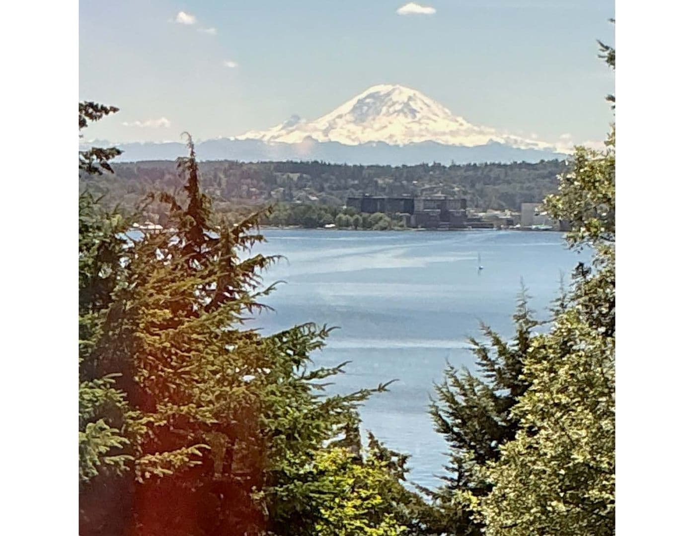 Mercer Island House: 8239 E Mercer Way