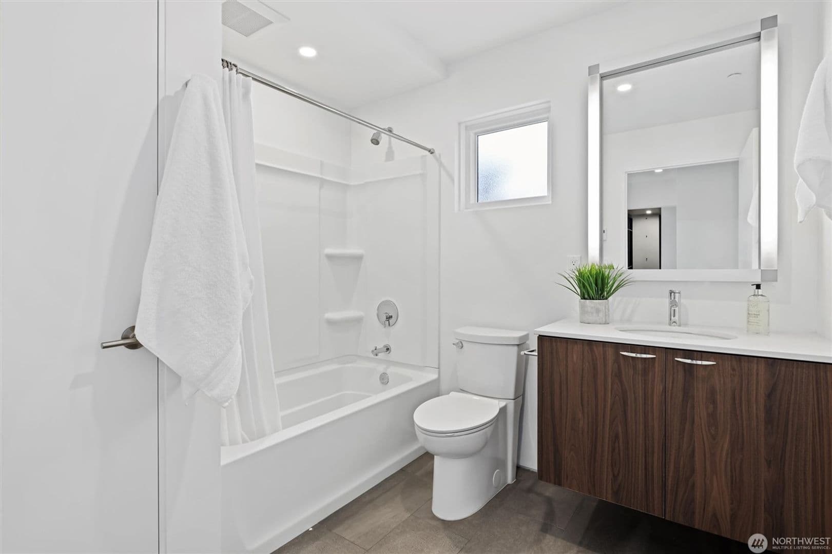 Kirkland House: 6304 Lakeview Drive