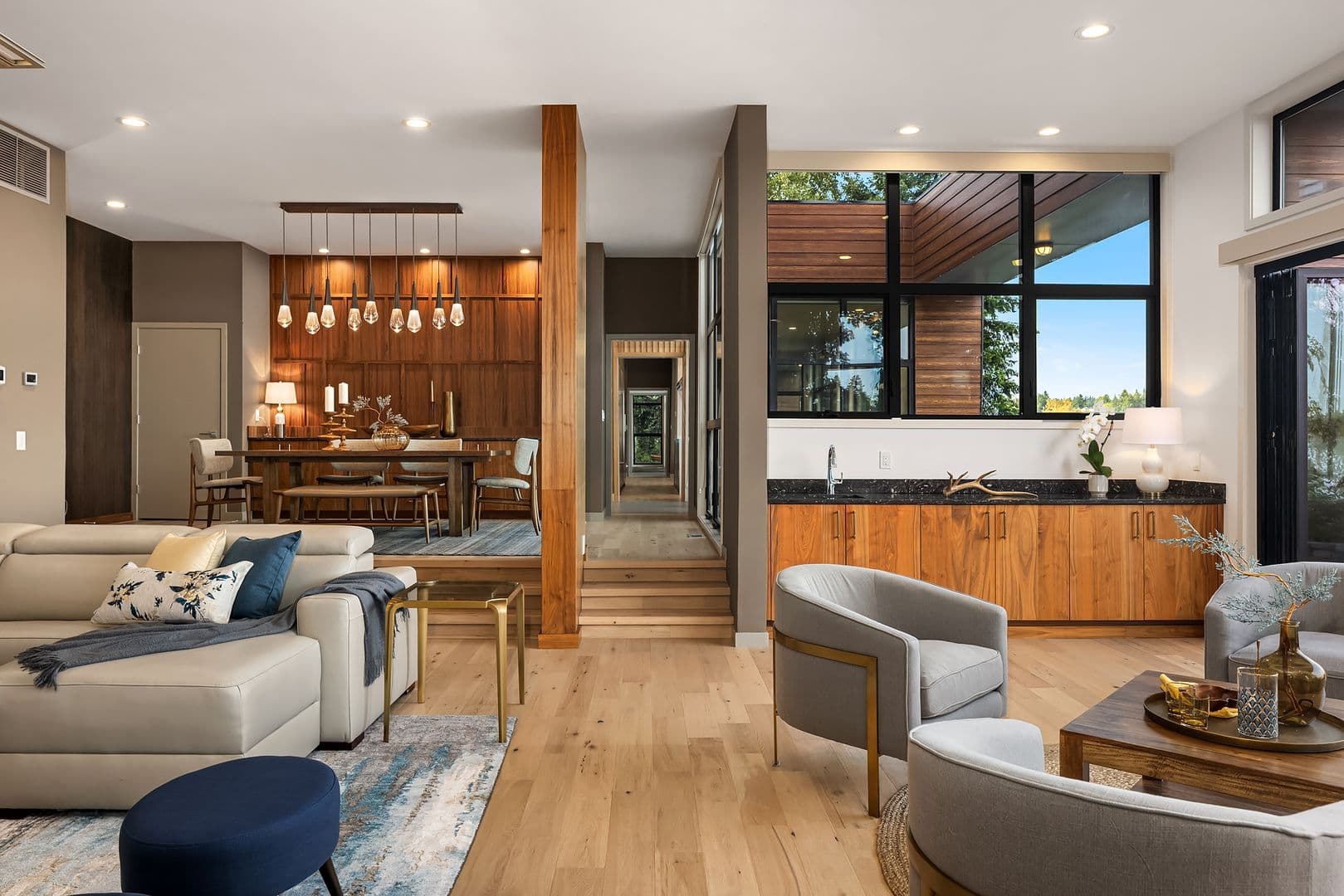 Mercer Island House: 3840 E Mercer Way