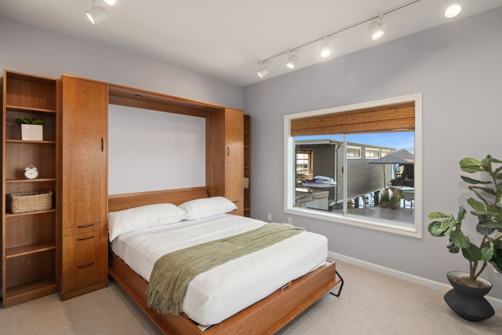 Renton House: 3711 Lake Washington Blvd N