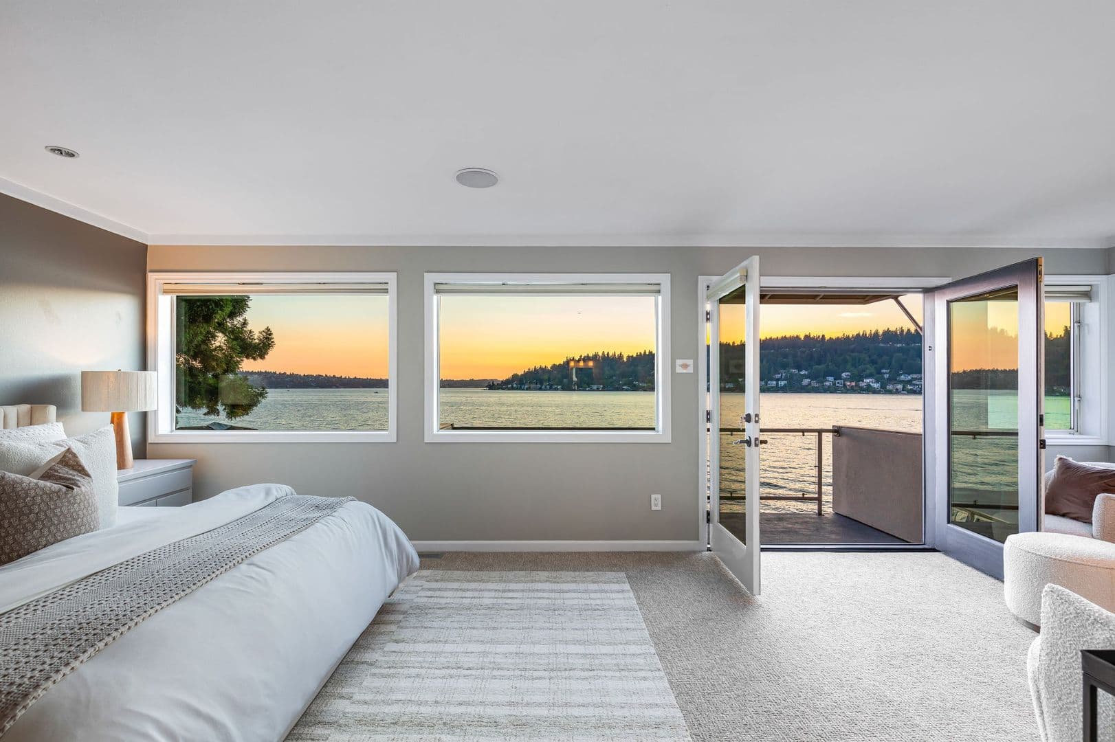 Renton House: 3711 Lake Washington Blvd N