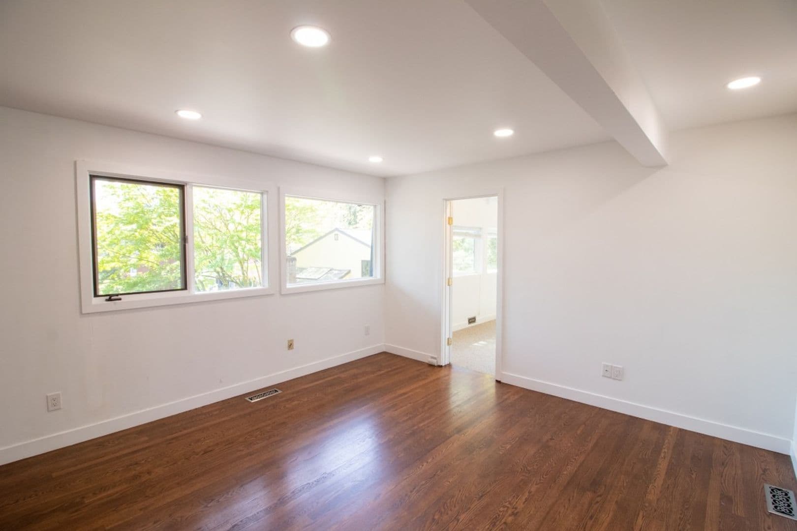 Mercer Island House: 7255 East Mercer Way