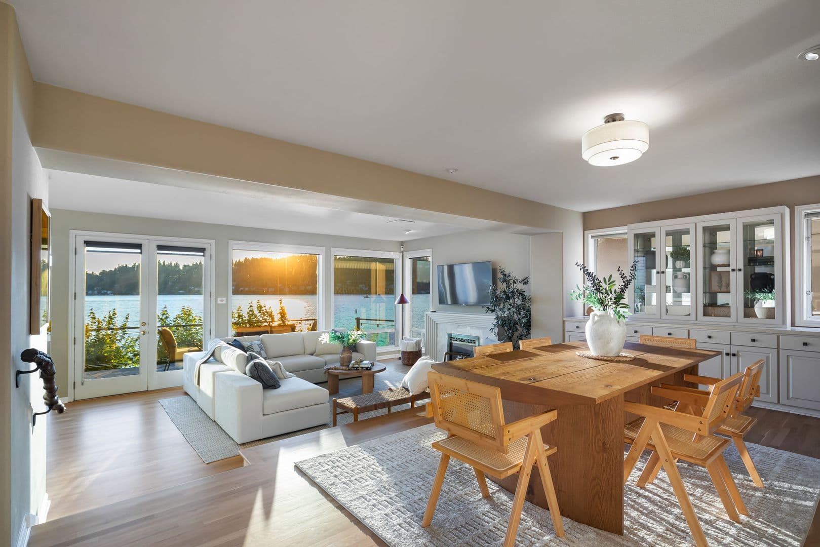 Renton House: 3711 Lake Washington Blvd N