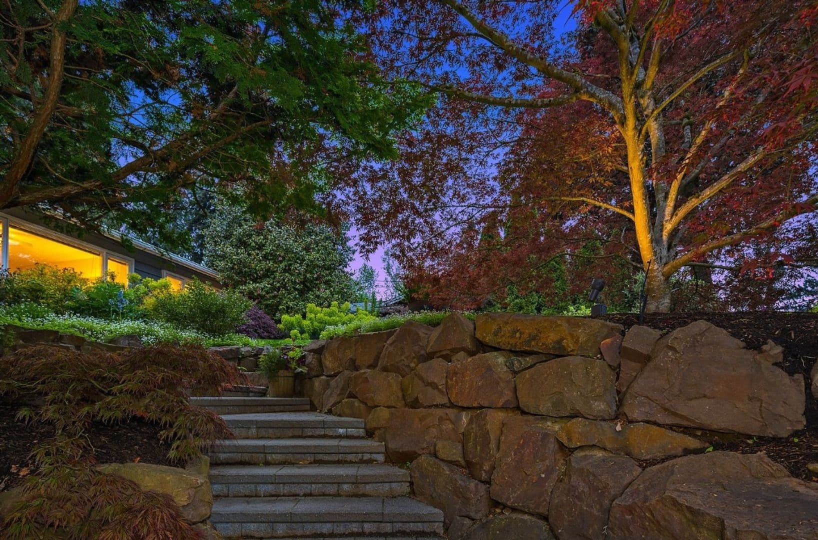 Medina House: 2647 80th Ave NE