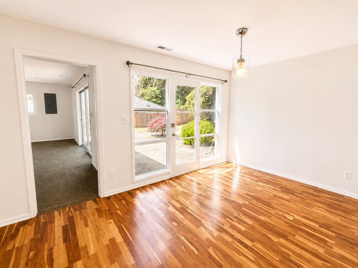 Bellevue House: 10424 NE 17th Street