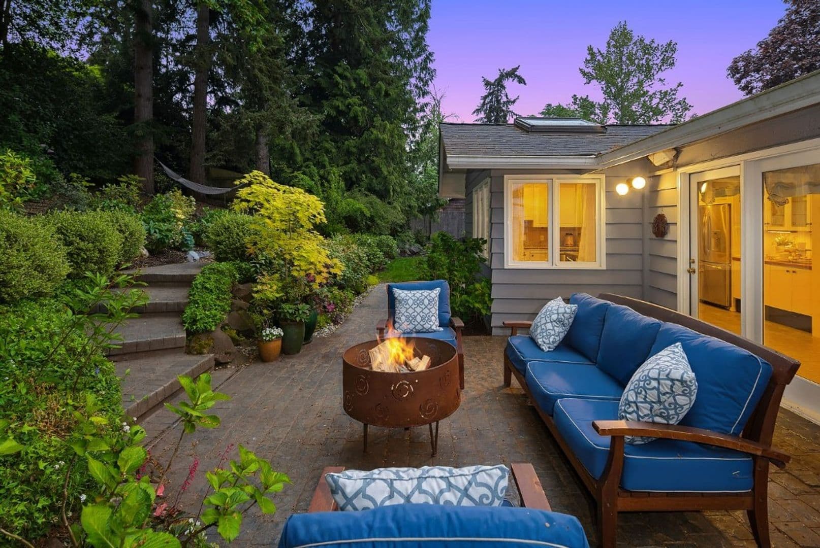 Medina House: 2647 80th Ave NE