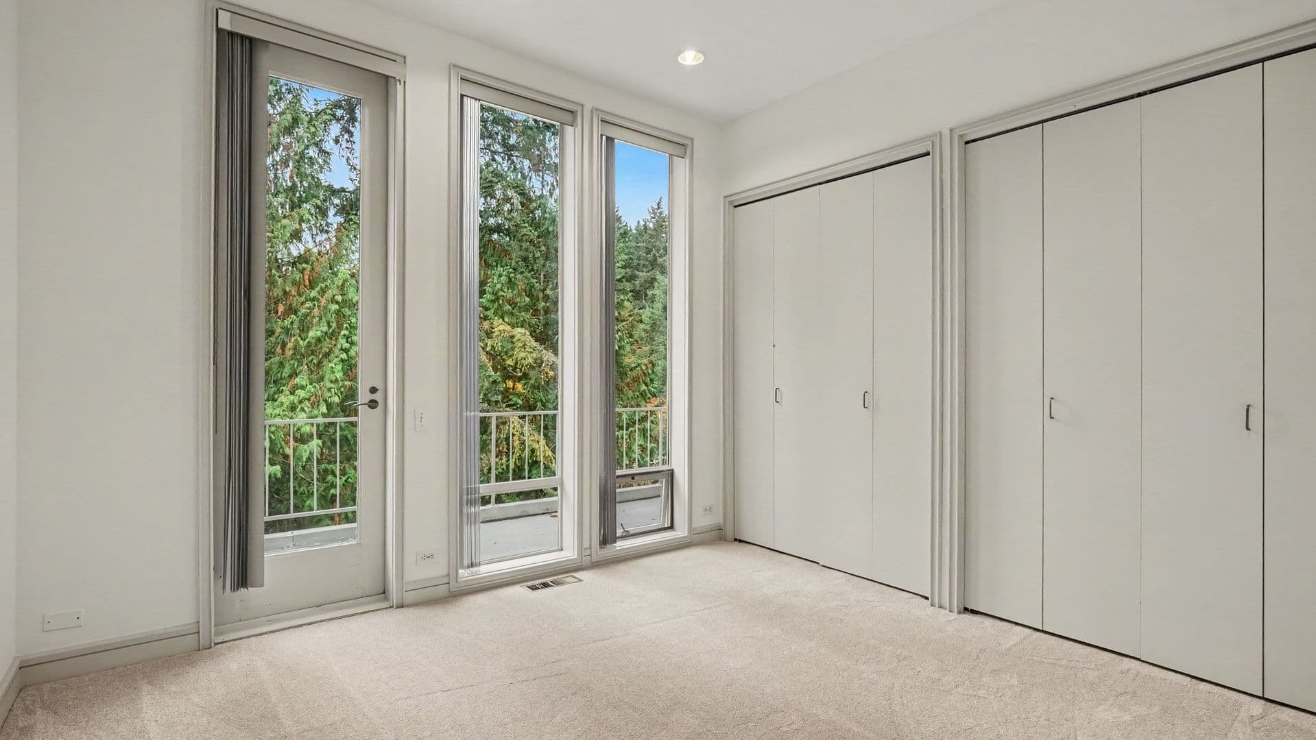 Bellevue House: 1121 W Lake Sammamish Pkwy SE