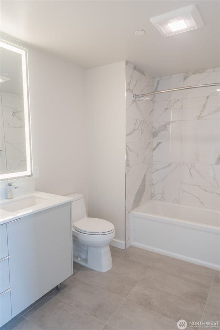 Seattle Condo: 450 S Main Street #1605