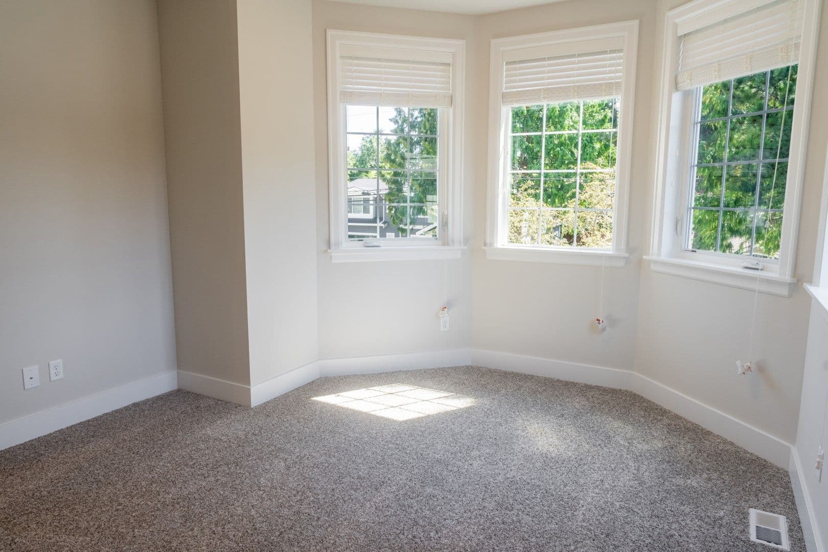 Kirkland House: 10420 NE 112th St