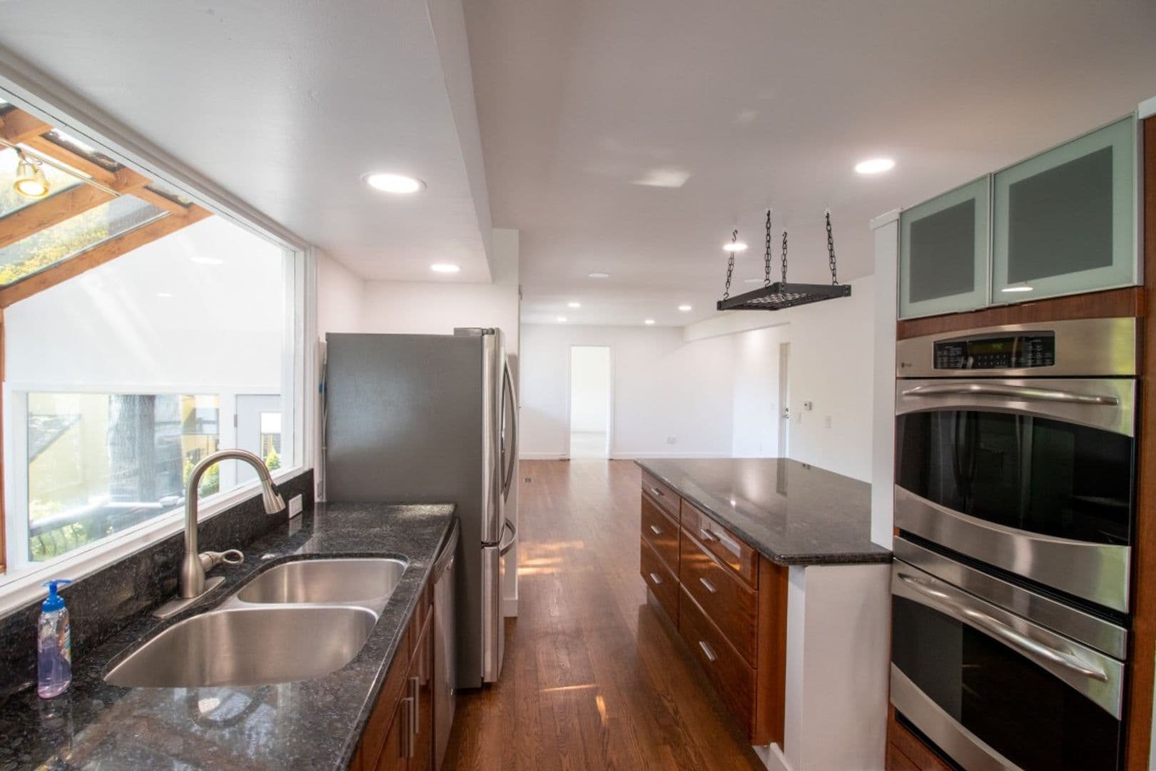 Mercer Island House: 7255 East Mercer Way