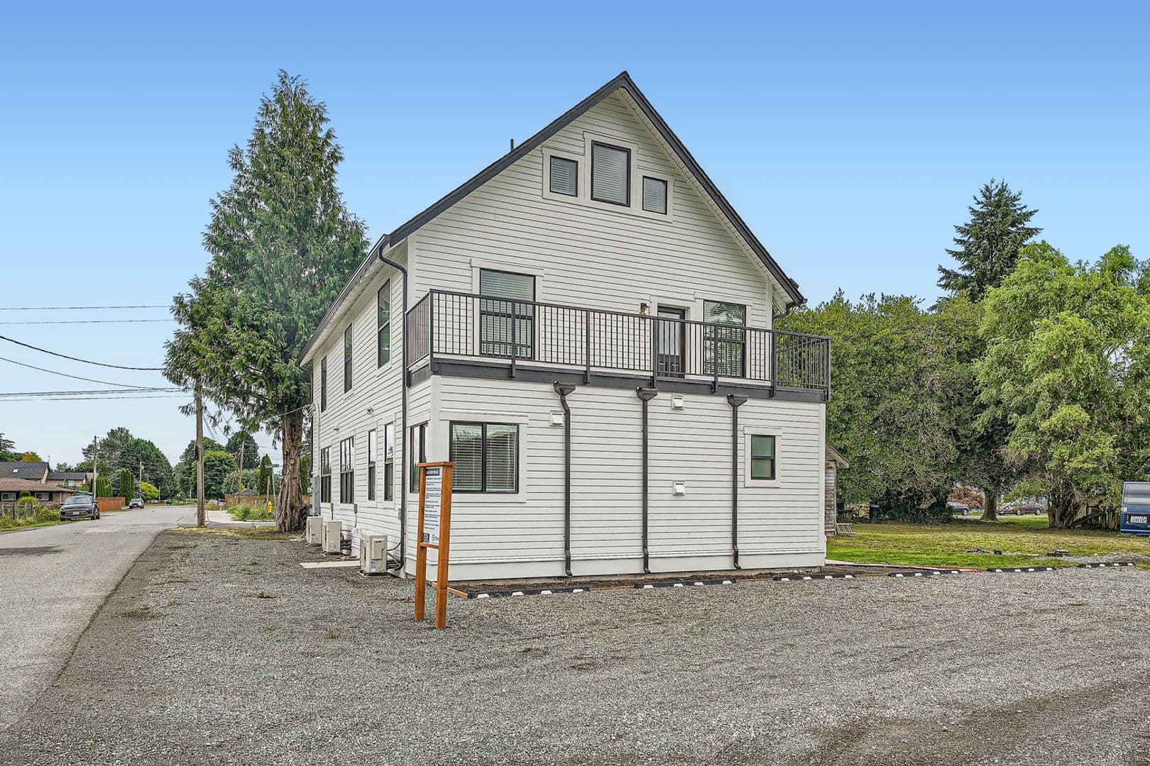 Carnation Apartment: 31628 W Commercial St