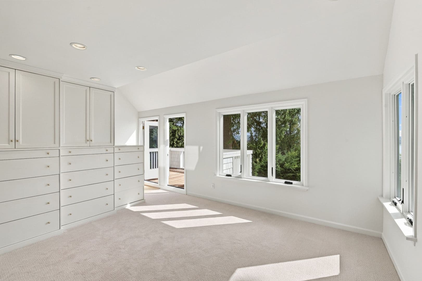 Mercer Island House: 8239 E Mercer Way