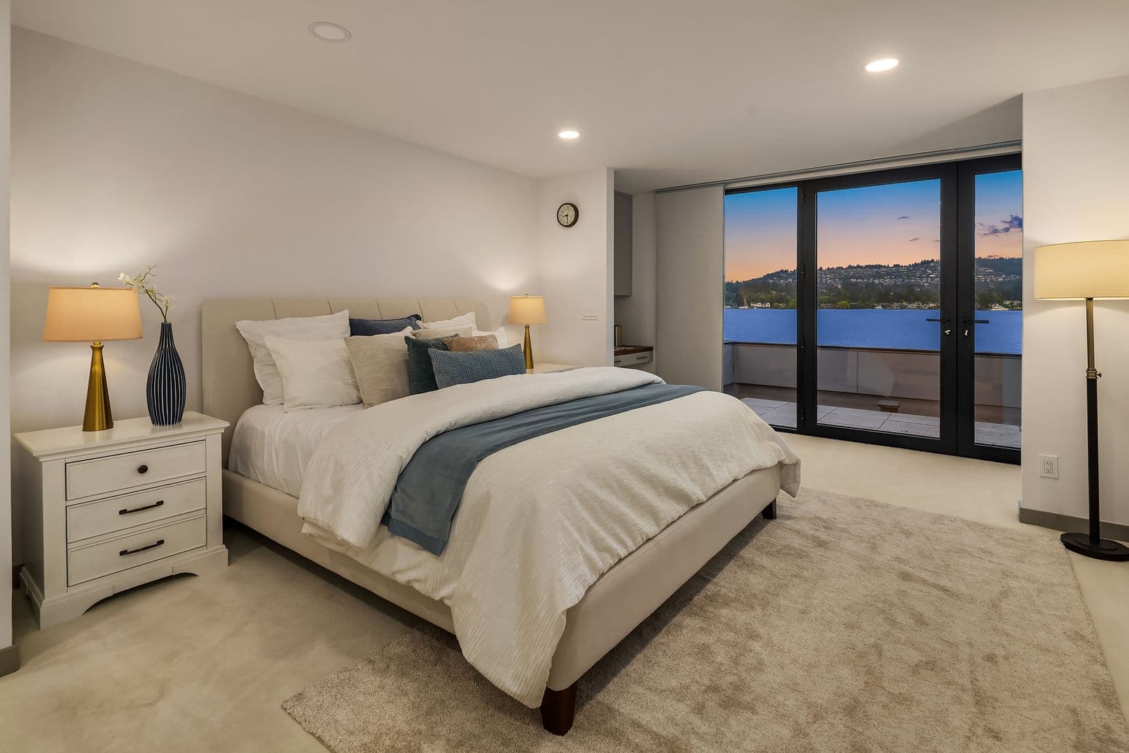 Mercer Island House: 3840 E Mercer Way
