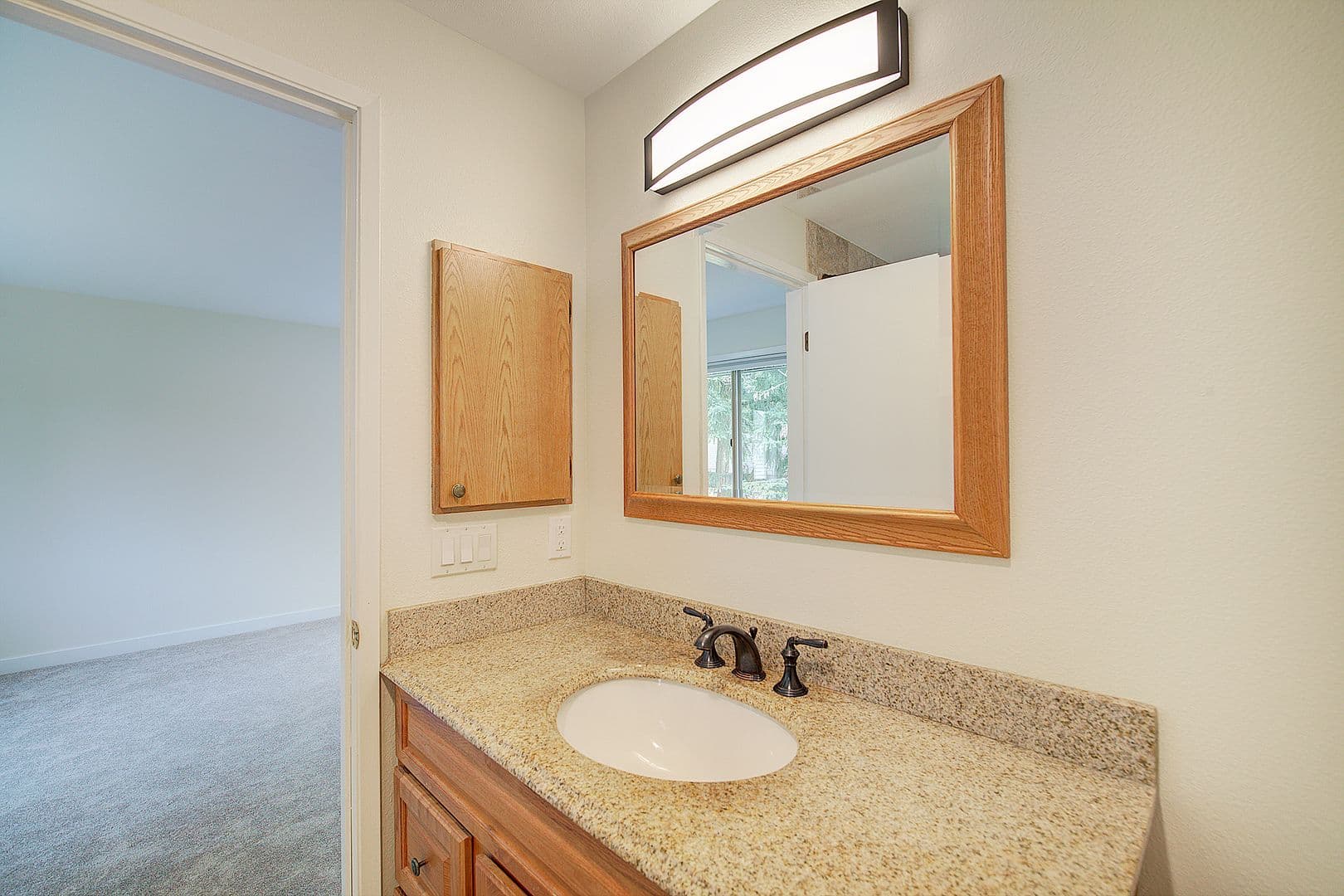 Kirkland Townhome: 10248 NE 138th Place #B3