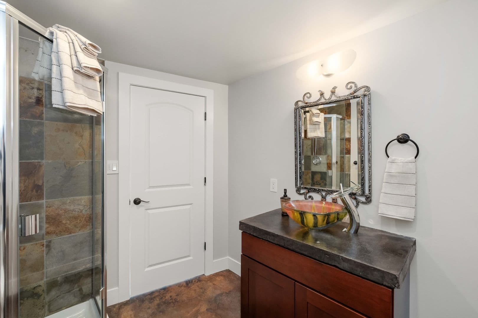 Bellevue House: 17714 SE 40th Place