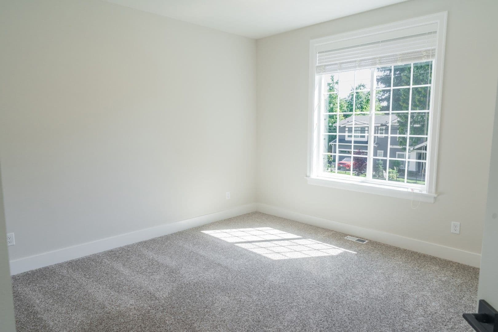 Kirkland House: 10420 NE 112th St