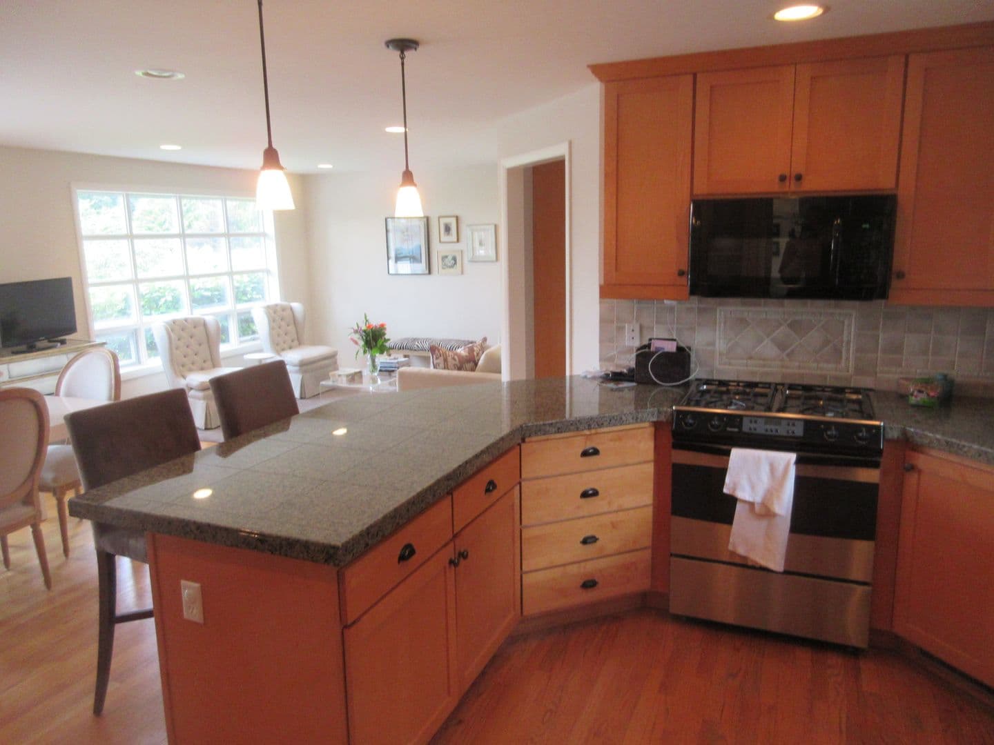 Clyde Hill House: 8831 NE 28th St