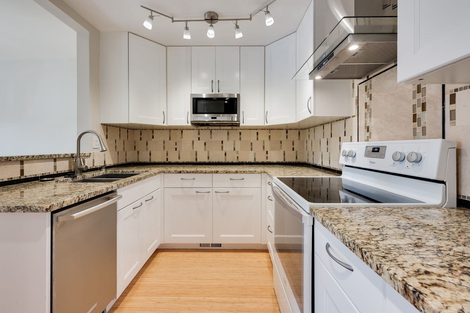 Issaquah Condo: 4152 Providence Point Dr SE #104
