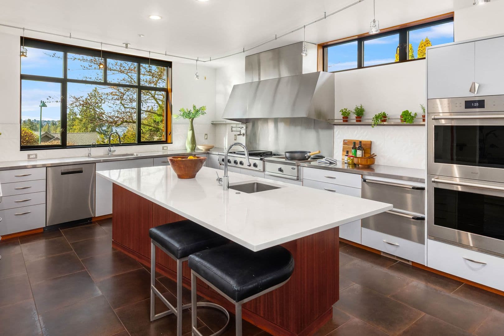 Yarrow Point House: 4218 92nd Avenue NE