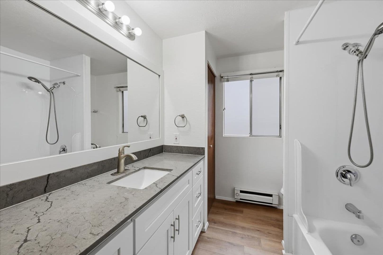 Lake Forest Park Apartment: 19433 28th Avenue NE
