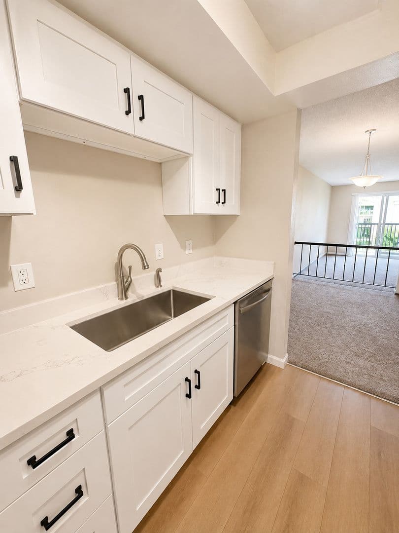 Bellevue Condo: 14620 NE 32nd Street #F17