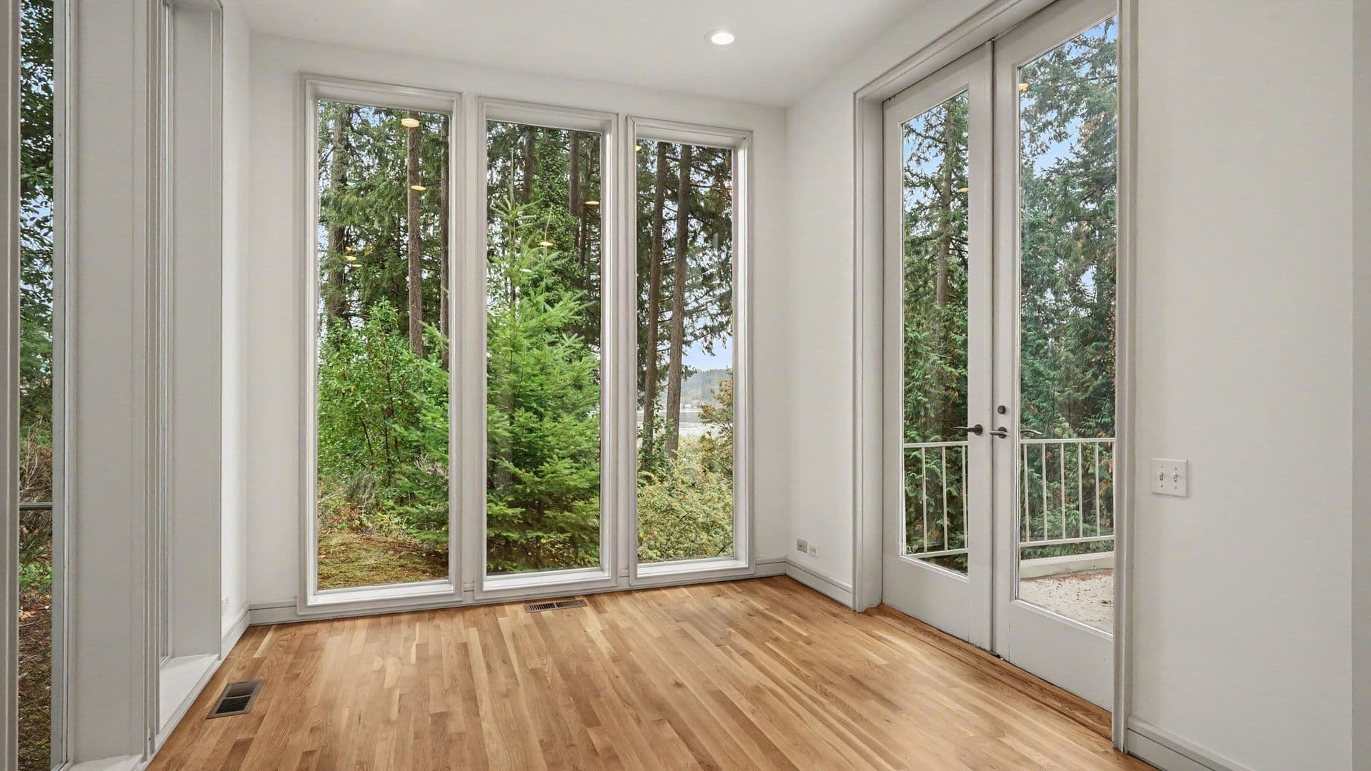Bellevue House: 1121 W Lake Sammamish Pkwy SE
