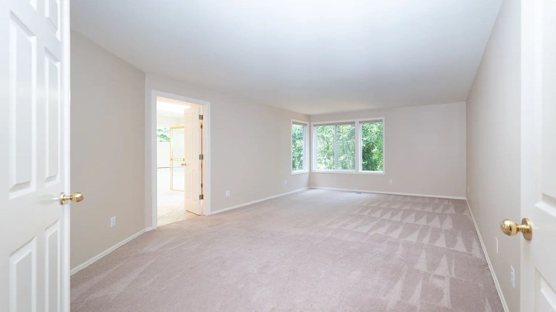 Bellevue House: 16410 SE 56th Place