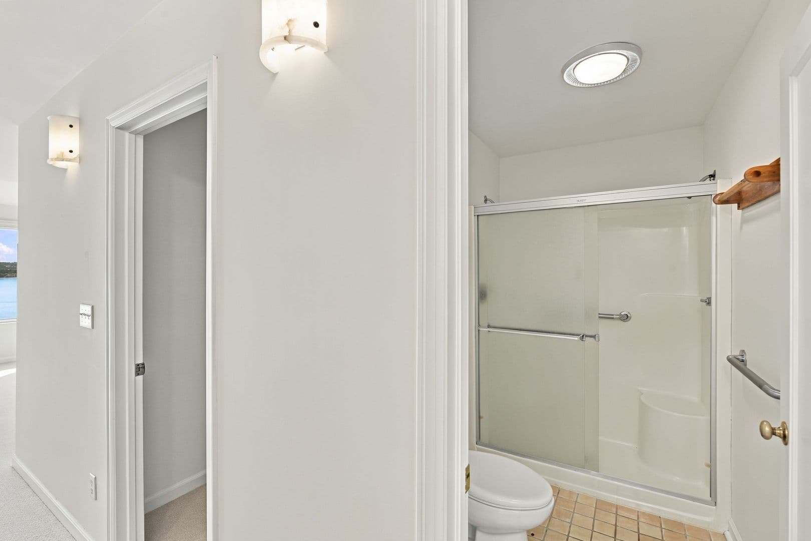 Mercer Island House: 8239 E Mercer Way