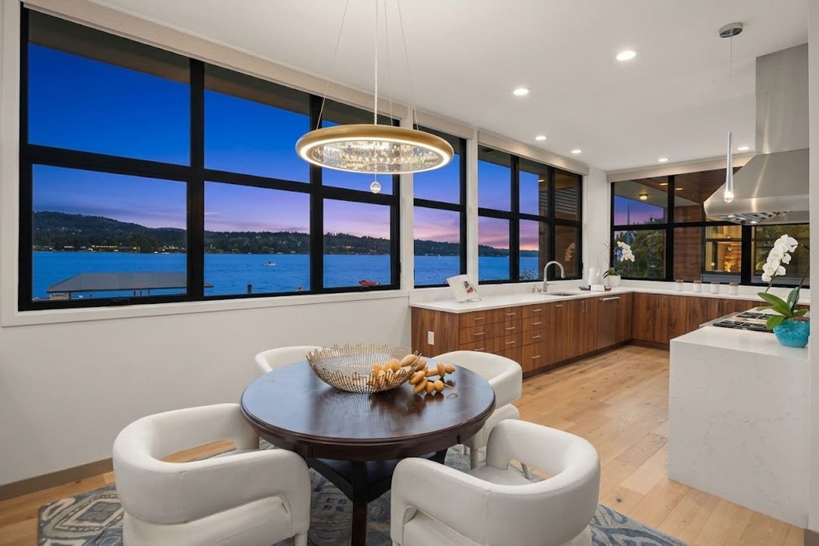 Mercer Island House: 3840 E Mercer Way
