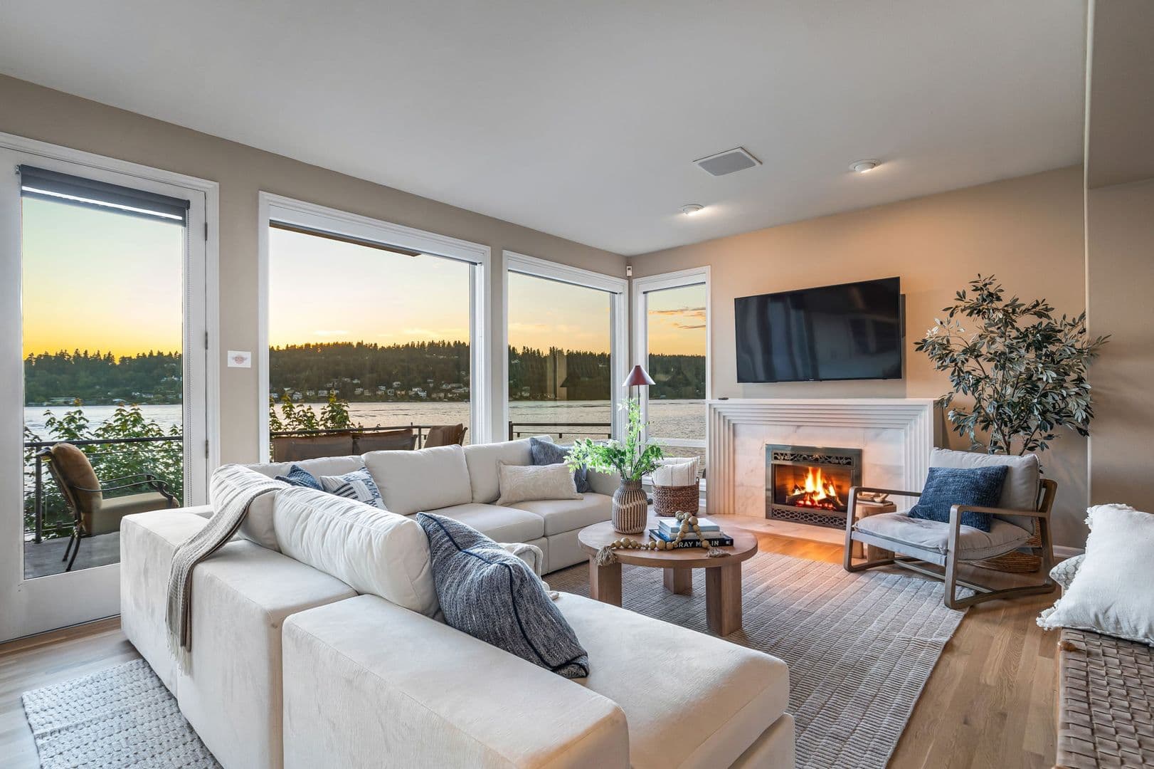 Renton House: 3711 Lake Washington Blvd N