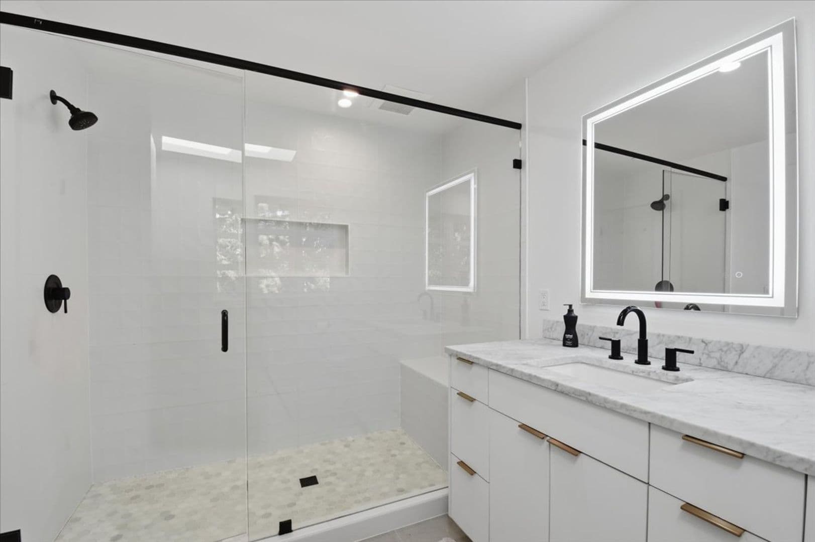 Medina House: 631 84th Avenue NE