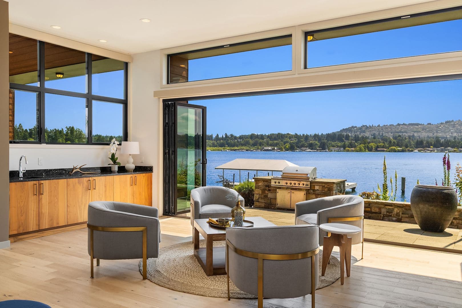 Mercer Island House: 3840 E Mercer Way