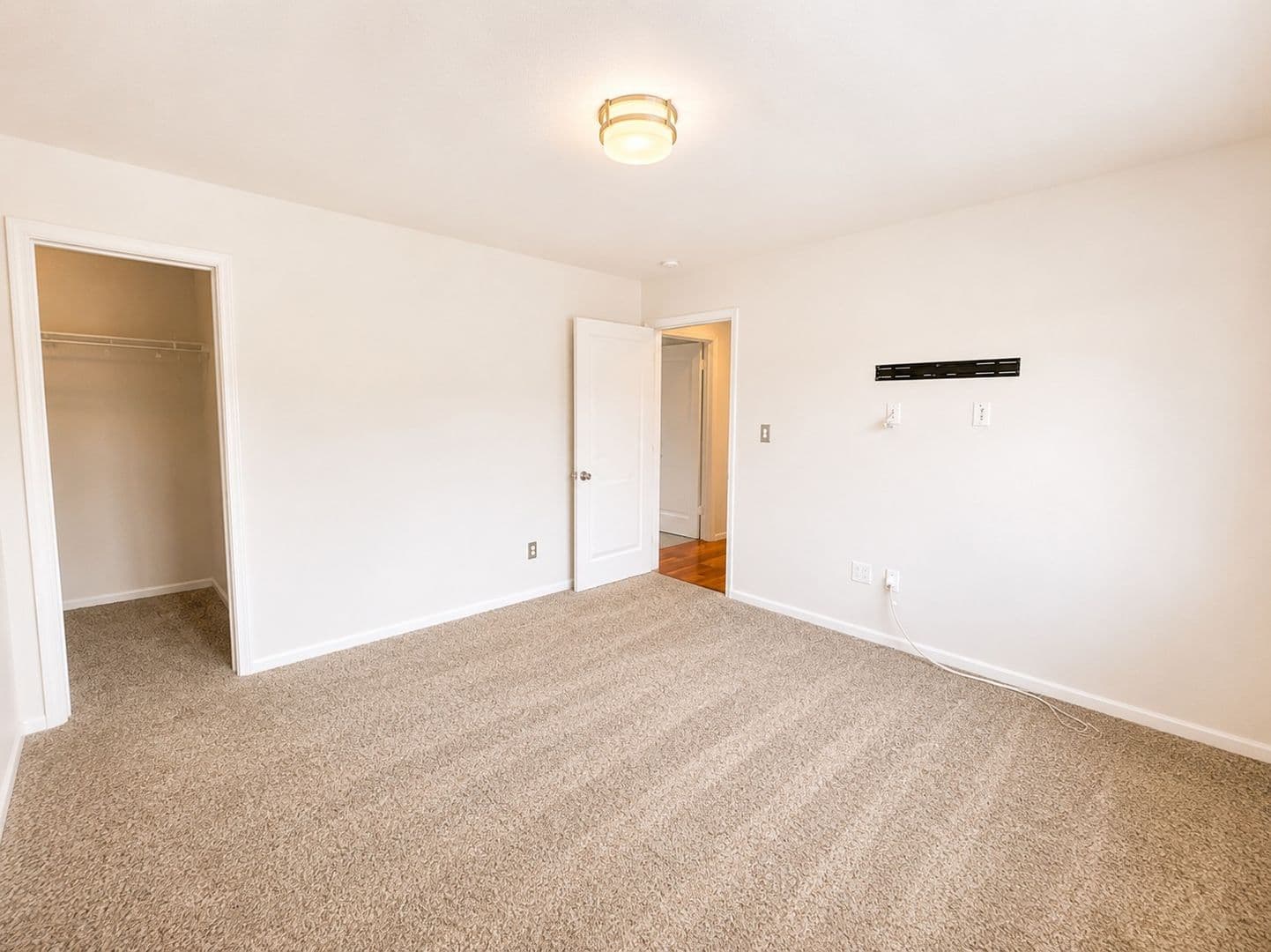 Bellevue House: 10424 NE 17th Street