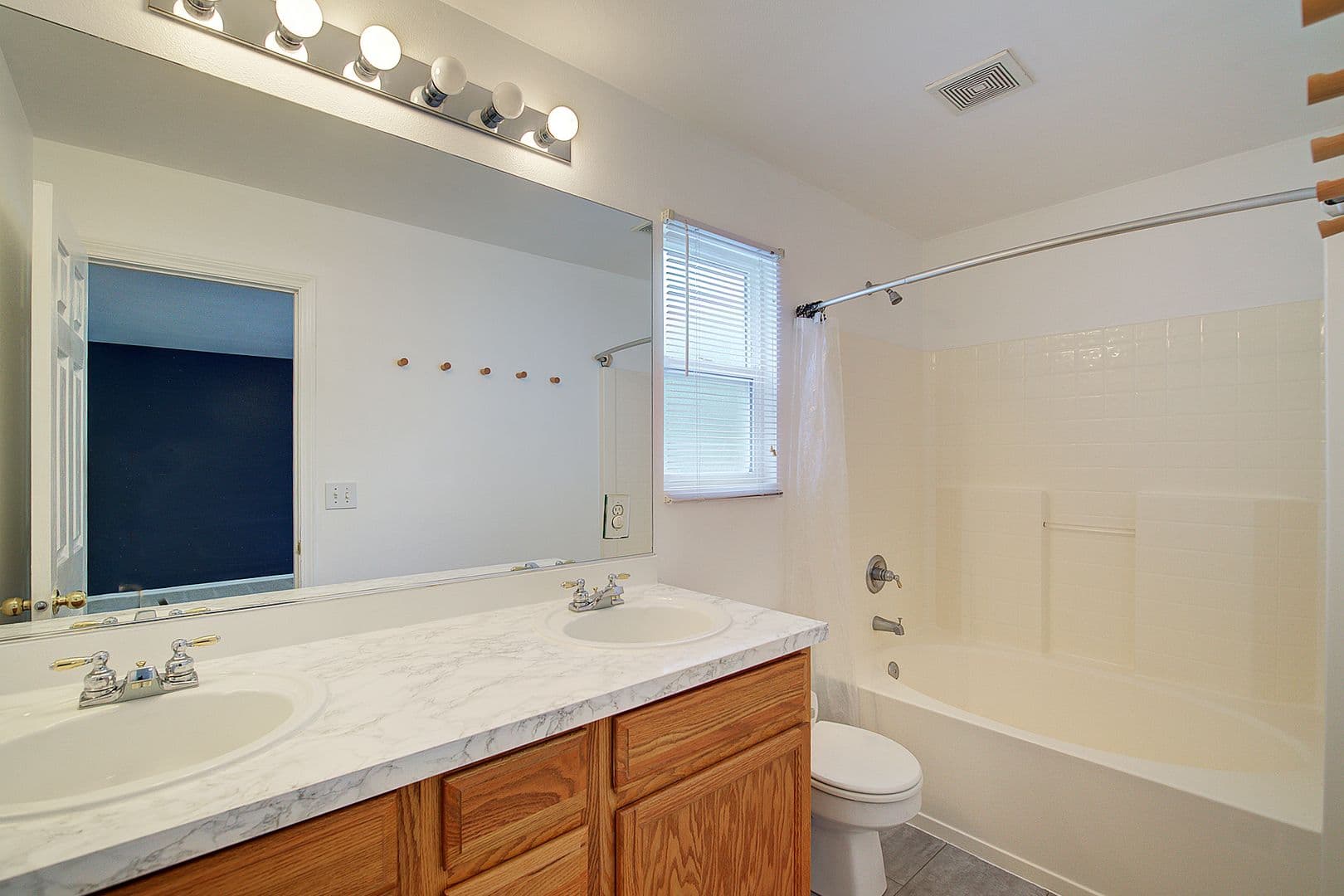 Everett House: 4919 148th Place SE