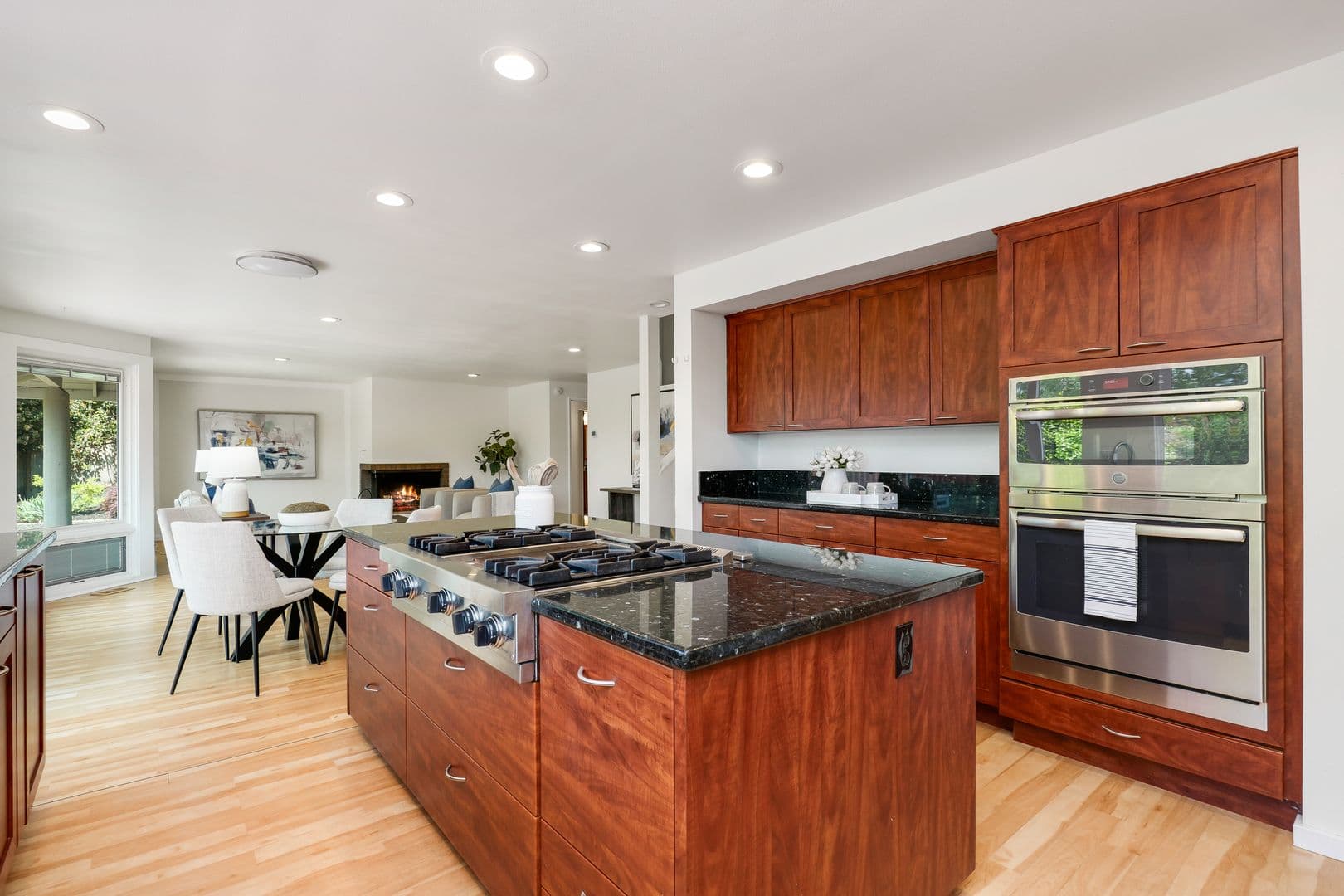 Clyde Hill House: 8808 NE 14th Street